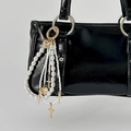 Ciondolo per borsa in perle Y2K con pendenti a cuore e croce dorati su borsa nera - 03 Oro 0091