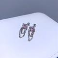 Detail von Silbernen Ketten-Ohrringen mit Rosa Zirkonia und Schraubverschluss-Design - Zirkon Kreuzstern / Silber