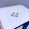8mm irisierende quadratische Zirkonia-Ohrstecker mit Vergoldung und Titanschraubverschluss - Vergoldet Aurora Borealis
