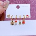 Detailansicht des 6-teiligen goldenen Weihnachts-Ohrring-Sets mit Rentier- und Schneeflocken - Weihnachtselement 6-teiliges Set (M242504) / 6er-Set