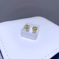 Funkelnde Zirkonia-Ohrstecker mit Goldbeschichtung und gelben Schmucksteinen im Set - Quadratischer Zirkonia-Stil / Zitronengelber Quadratischer Zirkonia