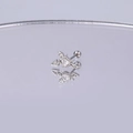 Detailansicht des Pfeil-Herz-Ohrknorpel-Ohrrings mit Zirkon-Inlay und Schraubverschluss - Silber Herz Flügel Stil