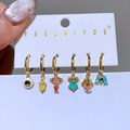 Schickes 6-teiliges Gold-Ohrring-Set mit Zitrone, Bär und Bösem Blick auf weißer Karte - 14K Gold Stil / Gold