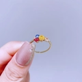 Luxuriöser vergoldeter Ring mit rotem Herz-Edelstein und bunten Zirkon-Akzenten - Rotes Herz Mehrfarbiger Edelstein (B95R3761)