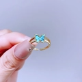Verstellbarer goldener Ring mit einem leuchtend blauen Schmetterling-Türkisstein - Blauer Schmetterling Türkis (C22R4140)