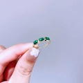 Goldener verstellbarer Ring mit drei rechteckigen grünen Malachitsteinen im Retro-Stil - Malachit Drei Rechteckige Edelsteine (D14R4042)