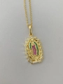 Detalle de un colgante dorado de la Virgen de Guadalupe con gemas de varios colores - Estilo Rectángulo Zircón Completo (Collar D) / Dorado