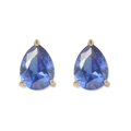 Gros plan détaillé des boucles d'oreilles saphir bleu poire avec monture en plaqué or - Boucles d'oreilles Clous-Bleu Roi(E1440)