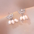 Boucles d'oreilles couronne en argent S925 avec strass et trois perles d'eau douce - Acier