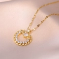 Collier avec pendentif coeur doré orné de zircons et d'un nœud sur anneau torsadé - Collier Zircone Blanche (Couleur Or)