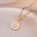 Collier à pendentif rose dorée avec incrustation de nacre sur fond en soie champagne - Collier Rose Doré