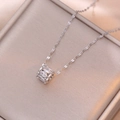 Elegante Halskette aus Titanstahl mit Zirkonia-Zylinder auf Seiden-Geschenkbox - Taille Anhänger Halskette (X0201)