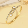Detail of gold floral bangle with rectangular zircons and white flower accents - Round Star Style (TT0932 Round Star-1) / Gold