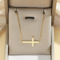 Elegante 18K vergoldete Halskette mit seitlichem Kreuzanhänger und Panzerkette in Box - Gold Horizontal Kreuz Panzerkette Stil (T0103)