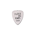 Primer plano del colgante de púa de guitarra de acero cepillado grabado I'll PICK YOU ALWAYS - Estilo Pick You Always Hole (AL193)