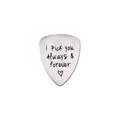 Detalle de púa de guitarra en acero inoxidable cepillado con grabado Always & Forever - Estilo Pick You Always (AL184)