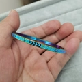 Bracciale rigido in acciaio inossidabile arcobaleno con frecce in smalto blu - Arcobaleno/Blu