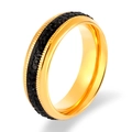 Anillo minimalista de acero inoxidable dorado y negro con textura de panal visto a 45 grados - US 6 / Piedra Negra Color Dorado