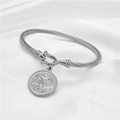 Dettaglio bracciale a cavo in acciaio con medaglia di San Michele su raso bianco - San Michele (Stile 10)