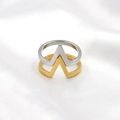 Anillo en V bicolor de acero inoxidable oro y plata sobre tela de seda blanca pulida - US 6 / Dorado y Acero