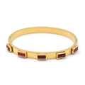 Brazalete de acero inoxidable dorado con cinco piedras preciosas rojas rectangulares - Estilo Rubí / Dorado Rojo