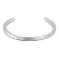 Vista detallada del brazalete de acero plateado con patrones texturizados de espiga fina - Patrón de espiga (1) / Plateado