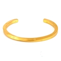 Dettaglio del bracciale rigido a spirale in acciaio dorato con simboli incisi - Modello a simboli geometrici (12)