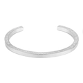 Dettaglio di un bracciale aperto in acciaio inossidabile con motivi a stella - Motivo a stelle (16)