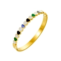 Détail d'un bracelet jonc doré poli orné de cœurs en émail coloré au design ondulé - Style Cœur Multicolore Or (Style 4)