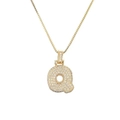 Collier en cuivre plaqué or avec pendentif lettre Q serti de zircons sur une chaîne box - Lettre Q