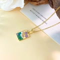 Collana elegante stile Monet con ciondolo rettangolare smaltato fiori viola e perle - Collana Gialla