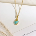 Collana con pendente a conchiglia dorata con smalto celeste e dettagli in zircone - Stile Conchiglia Verde Chiaro (XL4586)