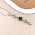 Collier à pampilles argenté avec pierre ovale vert émeraude et accents de zircon brillants - Vert Argenté