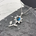 Collier tournesol en argent avec centre galaxie bleue et chaîne élégante en acier titane - Tournesol à Longue Tige (XL1453) / Argent
