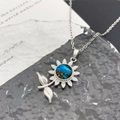 Collier en acier titane avec pendentif tournesol et centre bleu motif ciel étoilé - Tournesol avec Feuilles (XL1530) / Argent