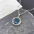 Collier thème ciel étoilé avec sphère bleue dégradée et pendentif lune en argent - Étoiles Orbitant Planète (XL1844) / Argent