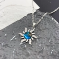 Collier en acier titane avec pendentif soleil, pierre galaxie bleue et zircons - Soleil Radiant Planète (XL1983) / Argent