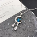 Collier lune en argent avec pierre bleue étoilée et zircons étincelants micro-sertis - Gland Lune Planète (XL954) / Argent