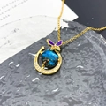 Collar de luna creciente dorada con orbe de cielo azul y mariposa de esmalte púrpura - Estilo Mariposa Planeta-Dorado (XL1154)