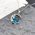 Collar con colgante de luna plateada y bola de cristal azul con diseño cielo estrellado - Estrella de Cuatro Puntas Luna-Plateado (XL2286)
