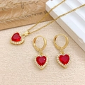 Schmuckset aus Gold mit leuchtend roten Zirkon-Herzanhängern und Ohrringen - Halskette Und Ohrringe Set (XL727) / Gold / Rot