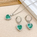 Silbernes Schmuckset mit herzförmiger smaragdgrüner Halskette und passenden Ohrringen - Halskette Und Ohrringe Set (XL727) / Silber / Hellgrün
