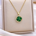 Collier trèfle à quatre feuilles doré avec pierres de cœur vertes et cristaux blancs - Pétales vert émeraude (XL326 Or)