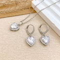 Silbernes Herz-Schmuckset mit Zirkonia-Anhänger-Halskette und Ohrhängern - Halskette Und Ohrringe Set (XL727) / Silber / Weiß