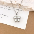 Collana a fiore rotante argento con petali bianchi perlati e pietra di cristallo chiara - Fiore Rotante a Cinque Petali (XL3612) / Argento