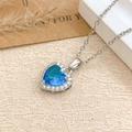 Silberkette mit meerblauem Herzanhänger, umgeben von weißen Zirkonia-Steinen - Halskette (XL727) / Silber / Aqua
