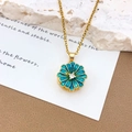 Collana a girasole dorata con smalto verde alzavola e zircone su un biglietto regalo - Margherita Teal Rotante (XL3765) / Oro