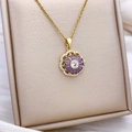 Elegante goldene Halskette mit rotierendem violetten Blumenanhänger und weißem Zirkon - Rotating Purple Lace (XL1195) - Gold