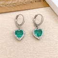 Ohrhänger aus Silber mit smaragdgrünem Herzzirkon und kleinen weißen Diamanten - Ohrringe (ED499) / Silber / Hellgrün