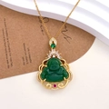 Collana d'oro con ciondolo Buddha Maitreya verde e accenti di pietre preziose rosse - Stile Grande Buddha Verde (XL1065)